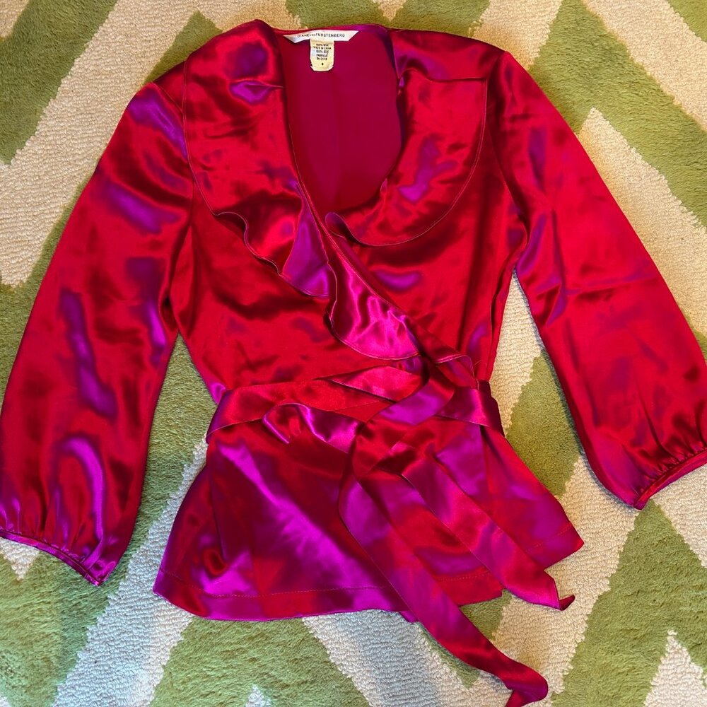 Diane Von Furstenberg pink silk wrap blouse - VERY NICE! size 6